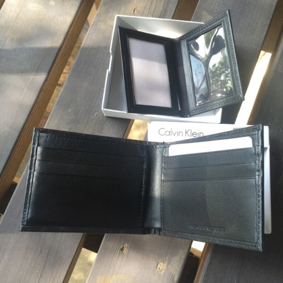 Calvin Klein Men's Classical Emboss Leather Wallet - Picture 3 of 4